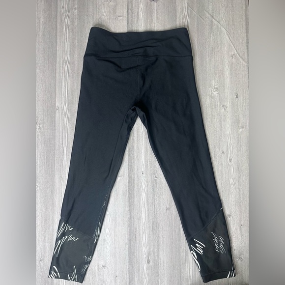 Under Armour Women’s Leggings - Ankle Length - Black w/Script - Medium - Picture 3 of 7